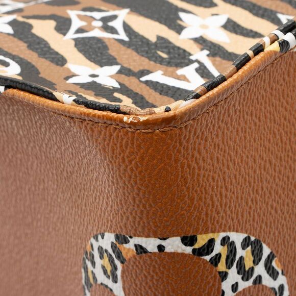 Louis Vuitton Giant Monogram Canvas Jungle Onthego GM Tote - Picture 11 of 12